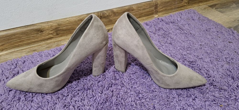 Vand pantofi marimea 38