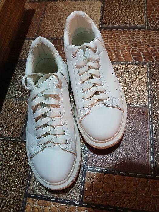 Кроссовки белые 44 размер