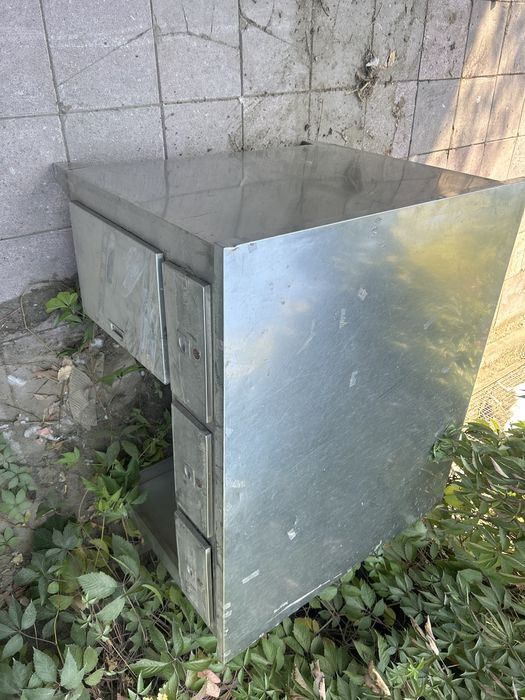 Металлический стол
