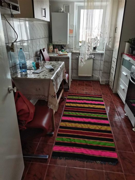 Apartament cu 3 camere  Frumoasa decomandat