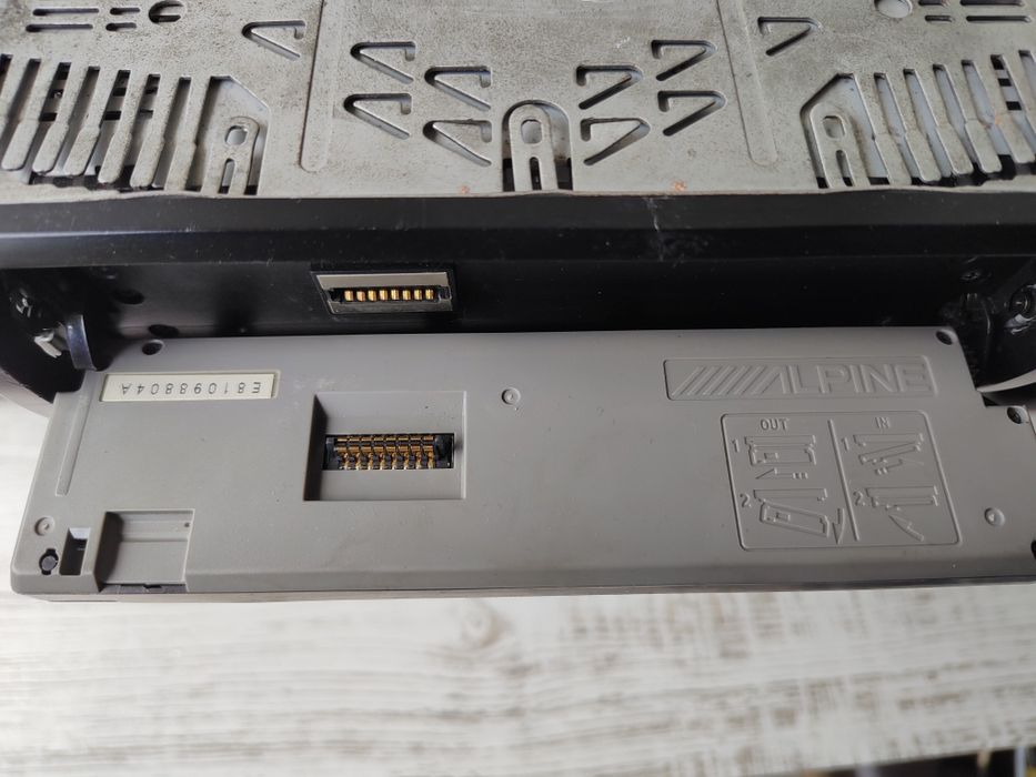 Висок клас ALPINE CDE-9882Ri USB / CD / MP3