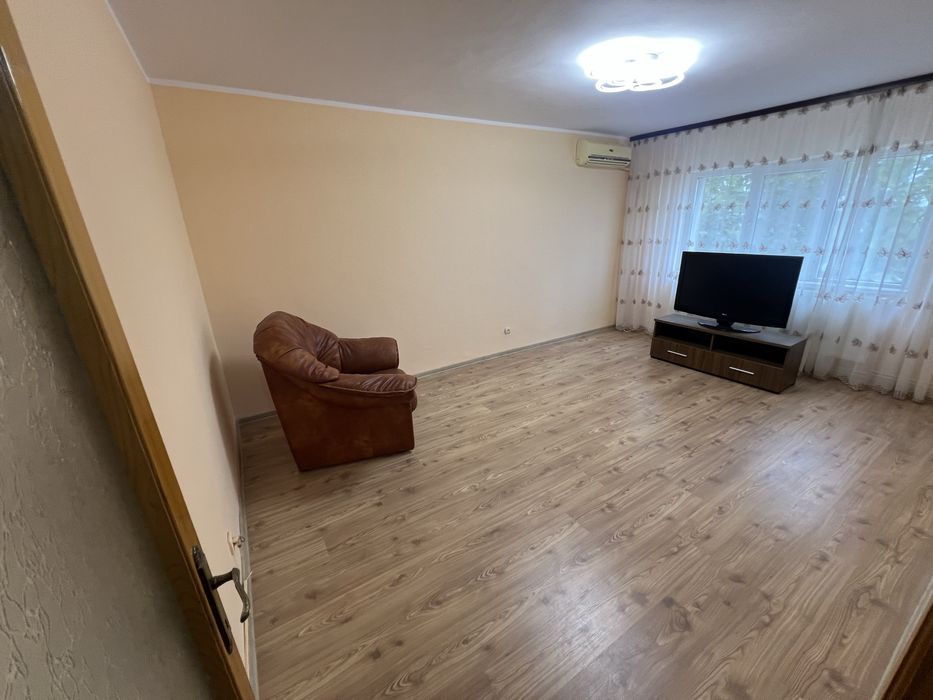 Vand Apartament 3 camere zona Buzaului