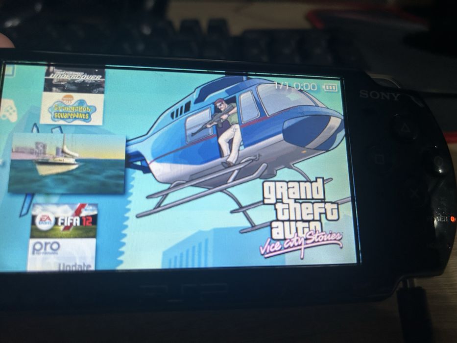 PSP 2001 modat cu Jocuri
