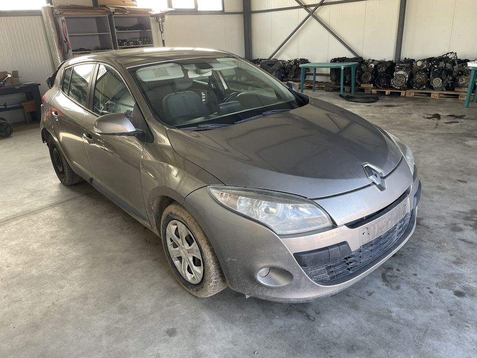 Vand aripa stanga / dreapta Renault Megane 3 / impecabila