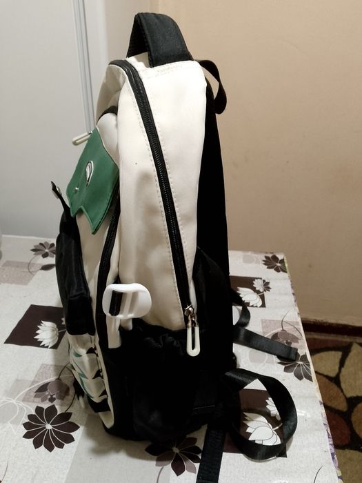 Школьный рюкзак в хорошем состояние