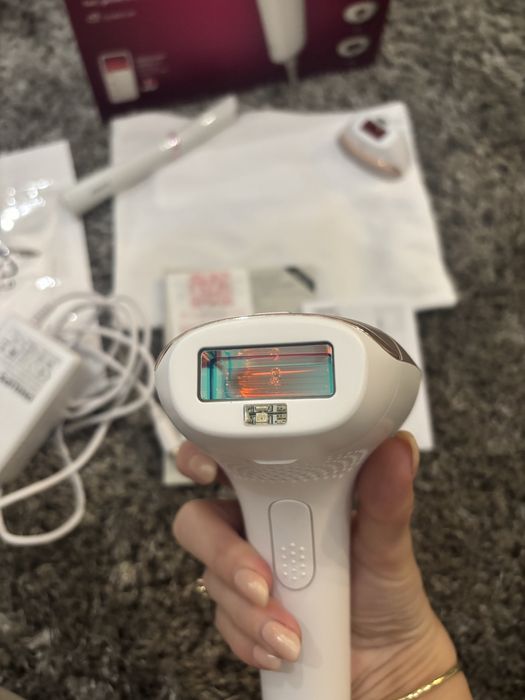 Фотоепилатор Philips Lumea 7000