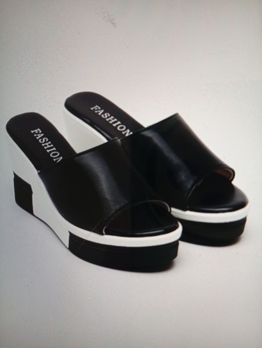Красивые,элегантные женские шлепки на платформе р.39 новые.