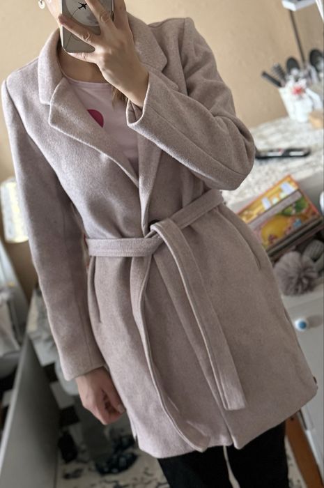 Продаётся демисезонное пальто