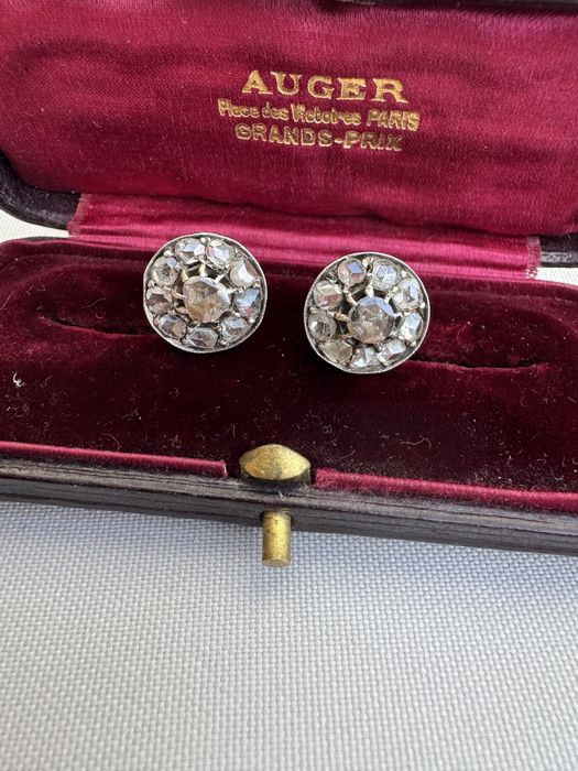 Cercei din aur cu diamante montate in argint