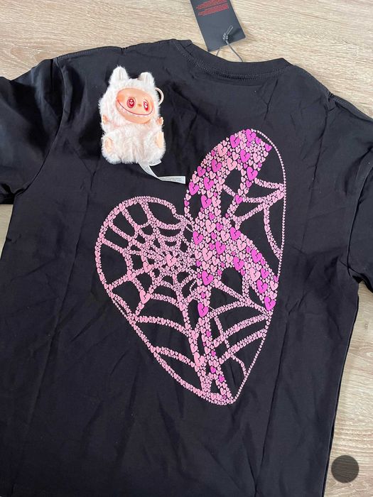 Tricou unisex black "Broken Heart" cu imprimeu roz - Revenge