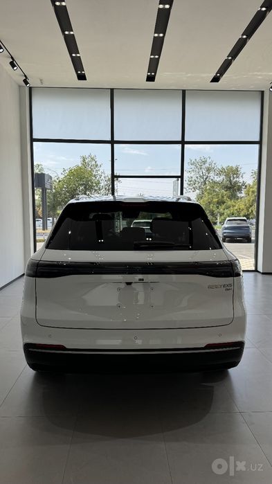 Geely EX5 EM-I gibrit sotuvda