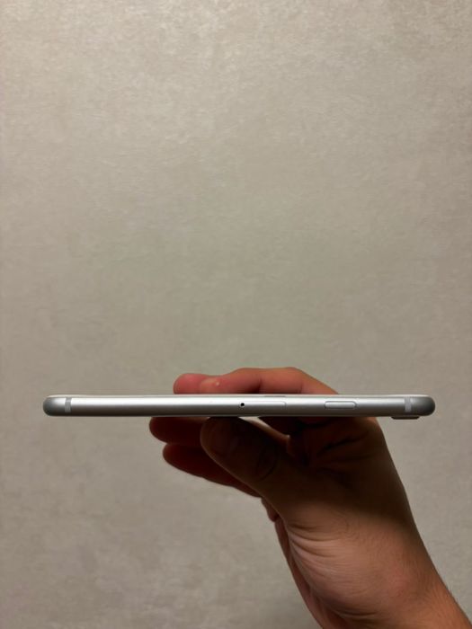 iPhone 8 64gb 77akb