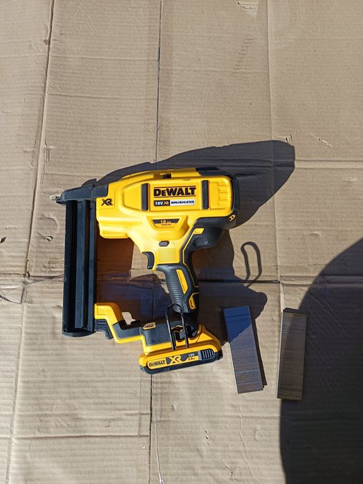 Dewalt 18v pistol cuie U pt lambriu plinta pervaz mobilier tapițerie