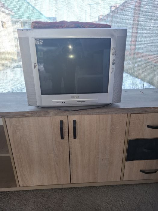 Холодильник и телевизор