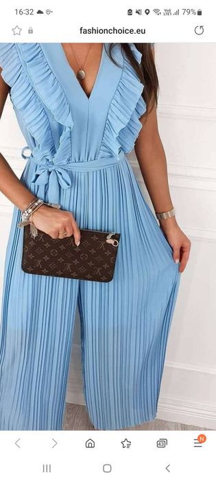 Vând rochie și salopeta