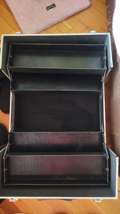 Куфар за грим и/или лот за мигли и вежди~