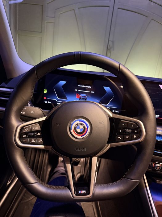 BMW значок эмблема