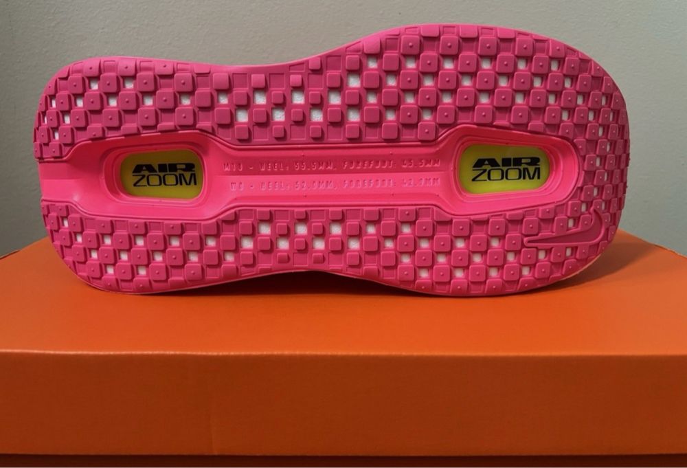 Нови дамски маратонки Nike Vomero Premium Hyper Pink