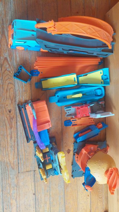 Hot wheels  играчки