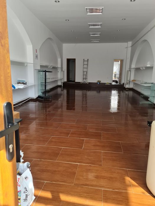 Închiriez spațiu comercial