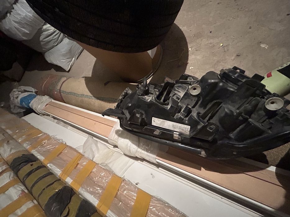 Фары на бмв крепление целые