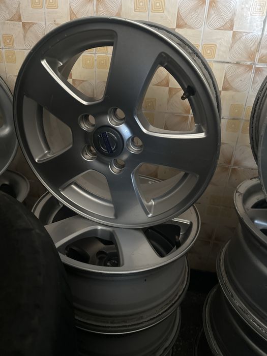 Оригинални джанти за Volvo 15" 5x108 - 6.5Jx15 ET43 (S40, V50, C30, Ford)