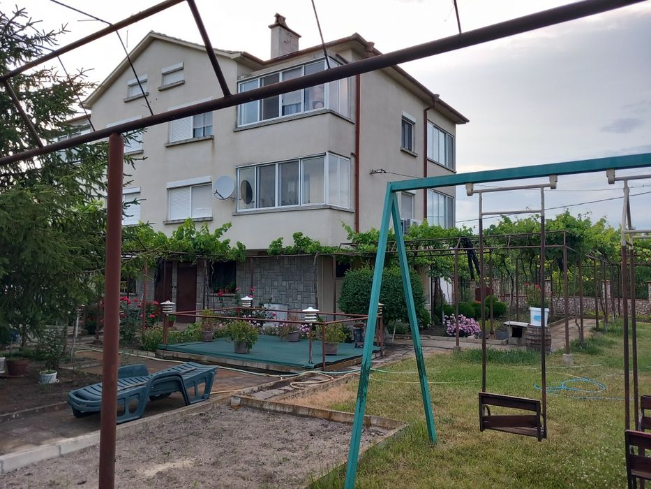 Къща в гр. Българово .На 20 км от гр  Бургас.