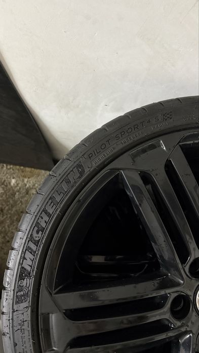 Michelin Pilot Sport 4S 235/35/19