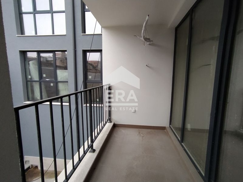 Продава се Двустаен апартамент в Варна, Център - 66 кв.м за 2728 €/кв.м - Снимка #6