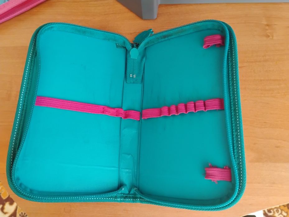 Несесер- ученически за моливи, нов