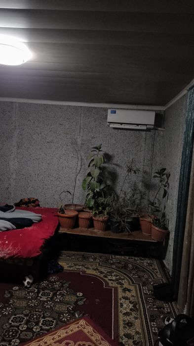 Андижон янги машина бозор тепасида катежлар охирида ховли уй сотилади