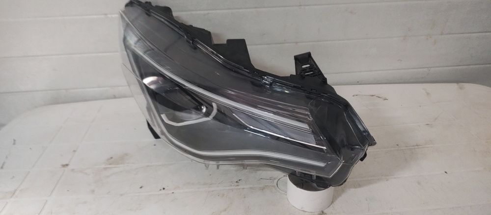 Far dreapta Renault Zoe cod 260100279R
