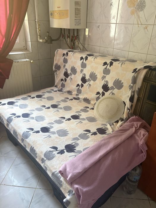 canapea, centrala , usi