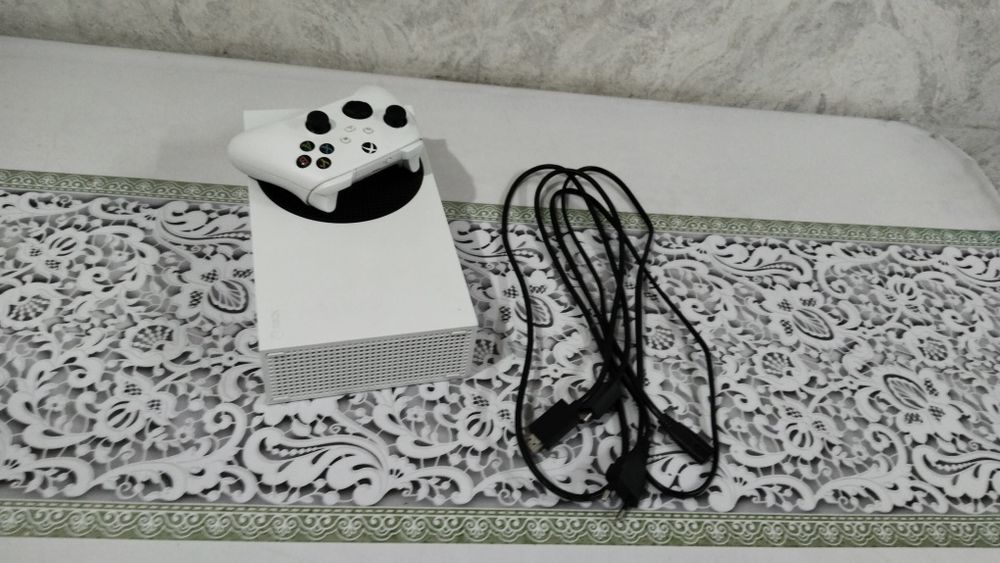 Xbox series s в отличном состоянии