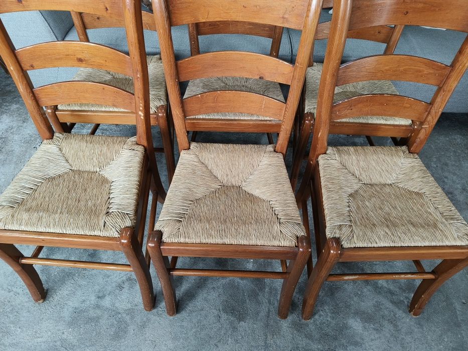 Шест трапезни стола