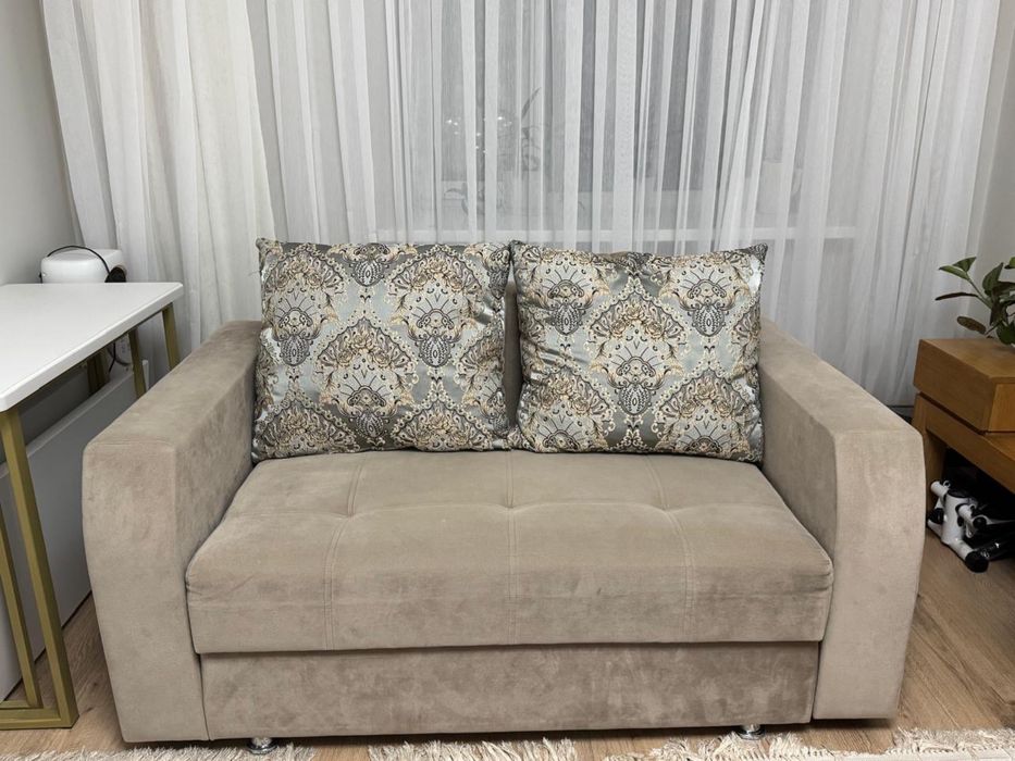 Продам диван 2х местный