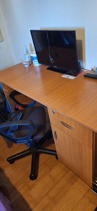 Birou.     si      tv