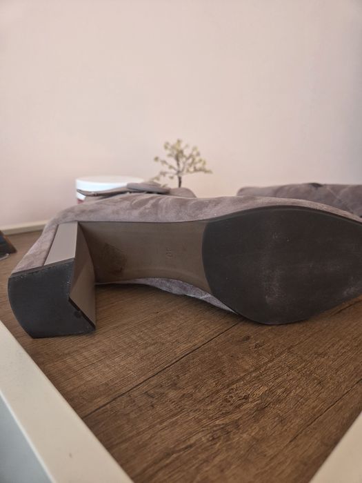 Бежови боти естествен велур Sara Pen