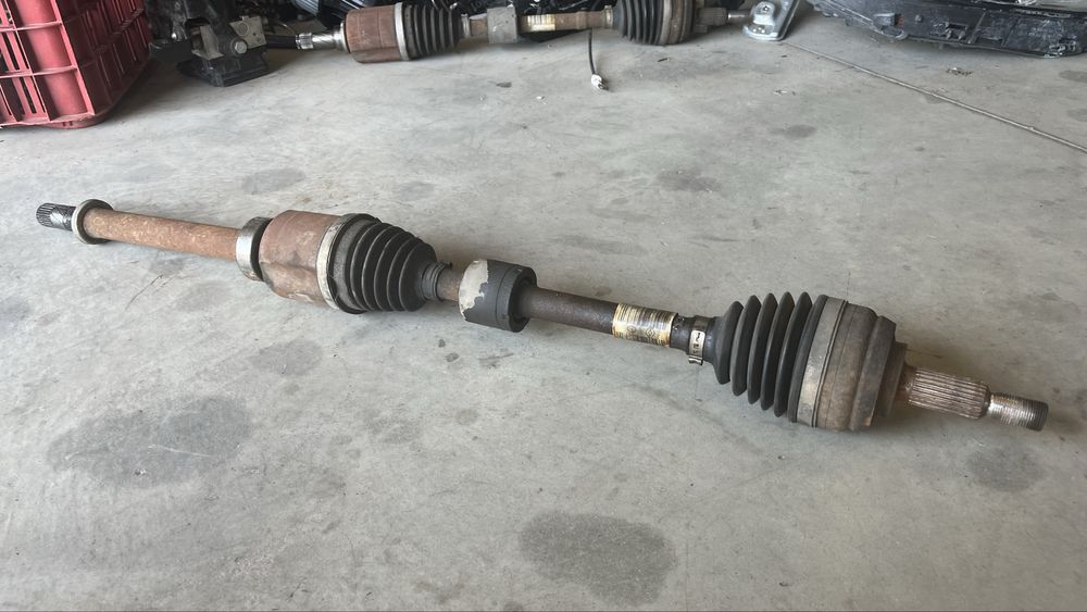 Dacia Duster 2010- полуоска