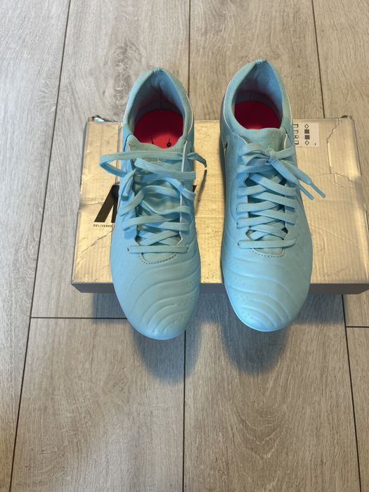 Vand ghete fotbal nike tiempo