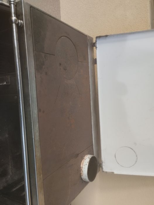 Продавам сръбска печка 20 киловата с водна риза и помпа !