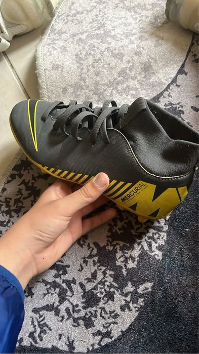 Продавам тези бутонки за цена и номер на ЛС