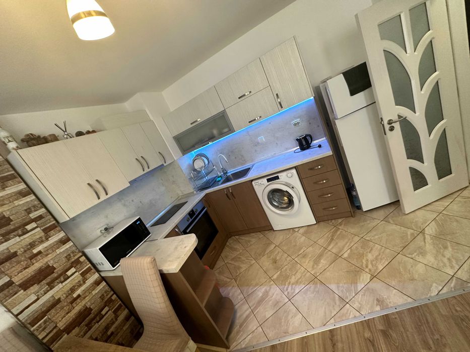 Дава се под наем Двустаен апартамент в Бургас, Меден рудник - зона А - 62 кв.м за 200 € - Снимка #2