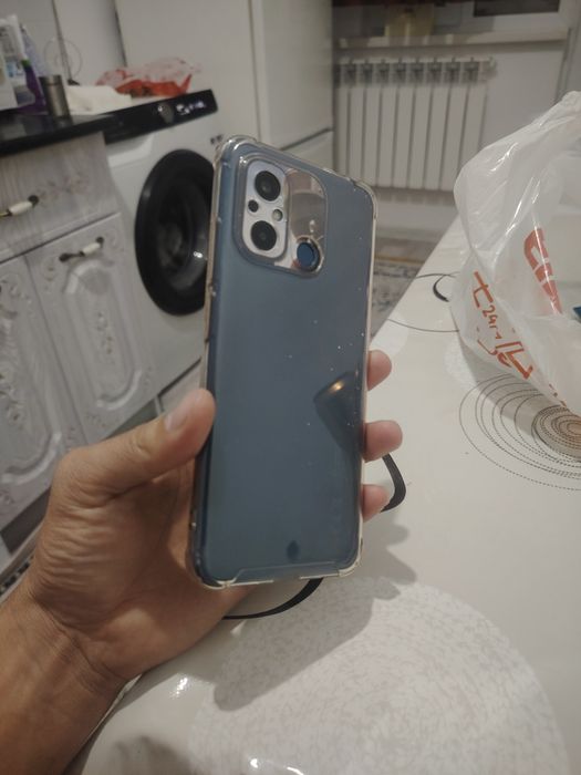 Телефон почти новый