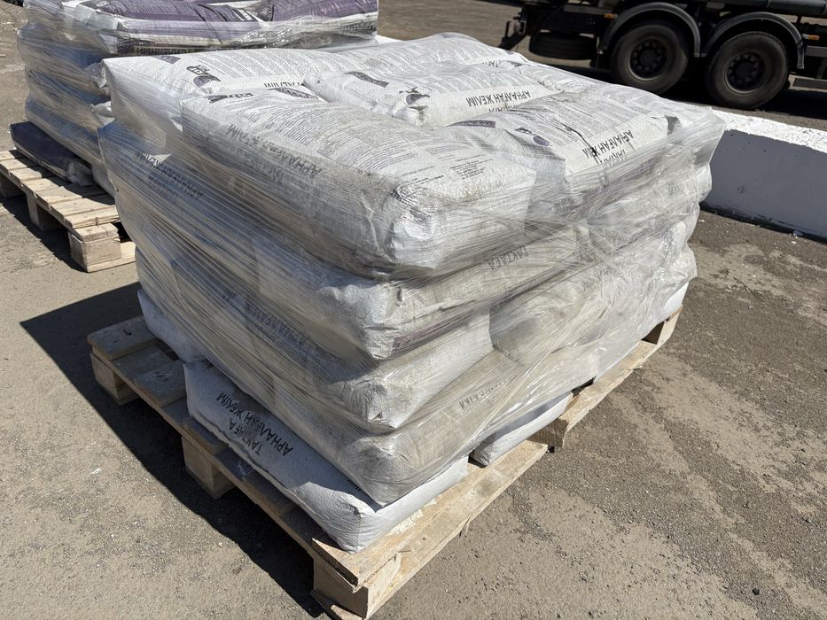 Кафельный клей Дармикс.