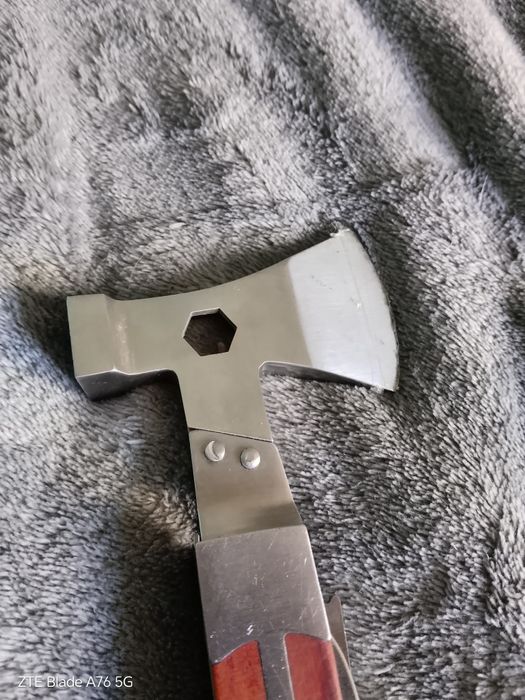 Продавам брадва за очеляване