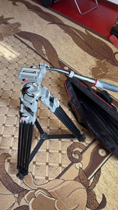 Продам видео штатив JieYang