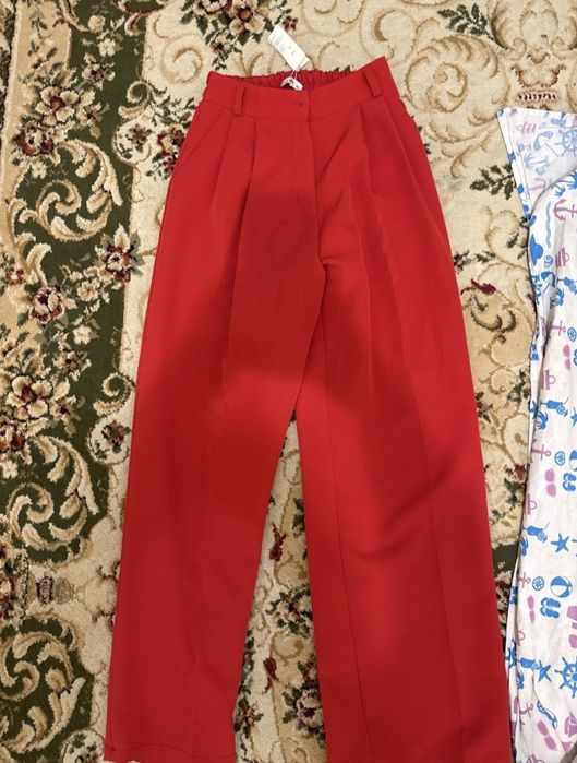 Костюм пиджак брюки красный