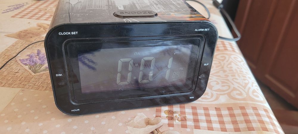 Vând  radio cu ceas