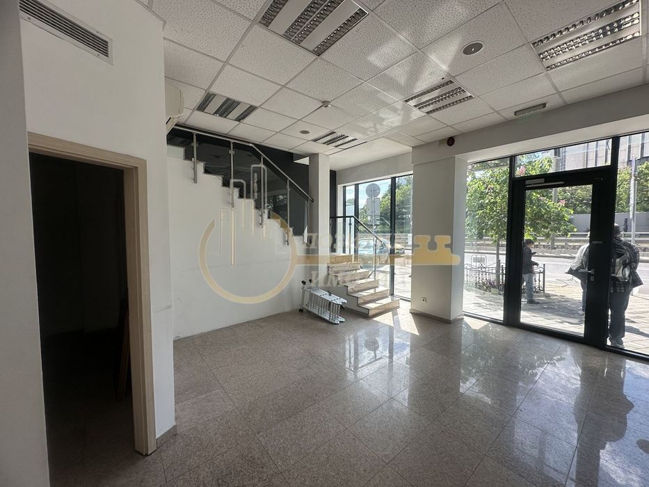 Дава се под наем Магазин в София, Център - 160 кв.м за 2200 € - Снимка #4